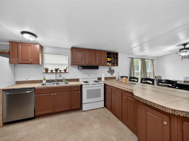 243 Highline DR, Bastrop, TX 78602