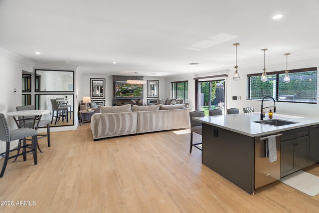 6621 E DREYFUS Avenue, Scottsdale, AZ 85254