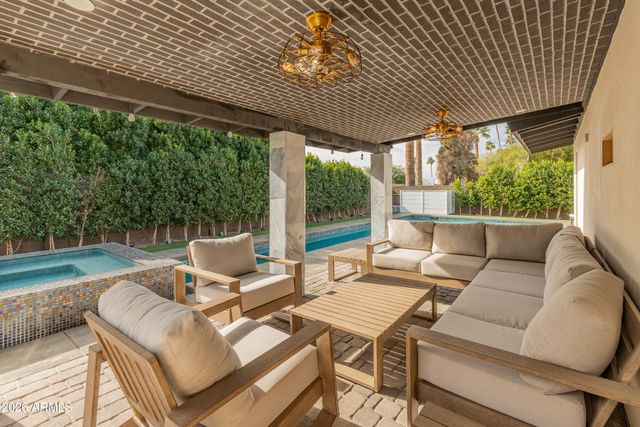 6621 E DREYFUS Avenue, Scottsdale, AZ 85254