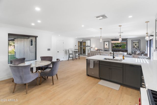 6621 E DREYFUS Avenue, Scottsdale, AZ 85254
