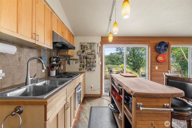 5375 Shore Meadow Road, Freeland, WA 98249