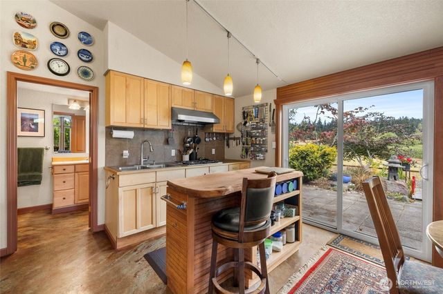 5375 Shore Meadow Road, Freeland, WA 98249