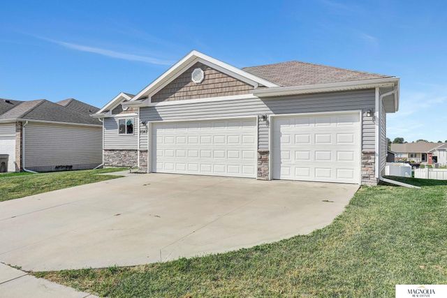 7343 N 19 Street, Lincoln, NE 68521