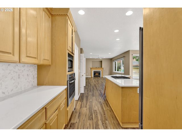 101 W Johanna Ct, Newberg, OR 97132