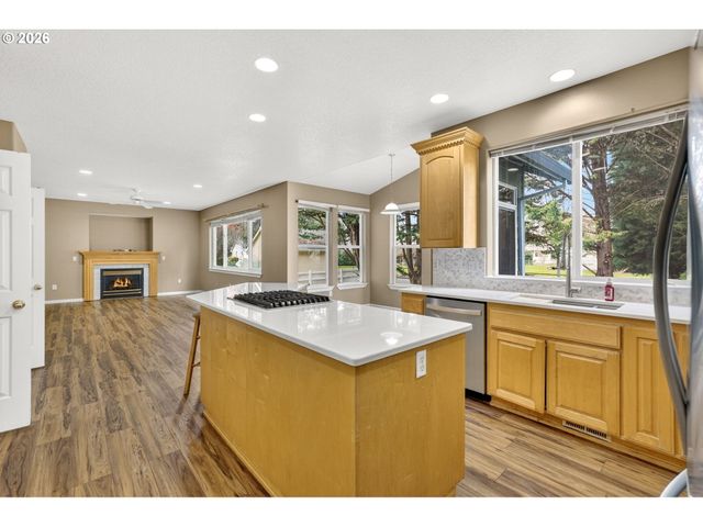 101 W Johanna Ct, Newberg, OR 97132