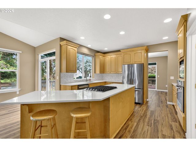 101 W Johanna Ct, Newberg, OR 97132