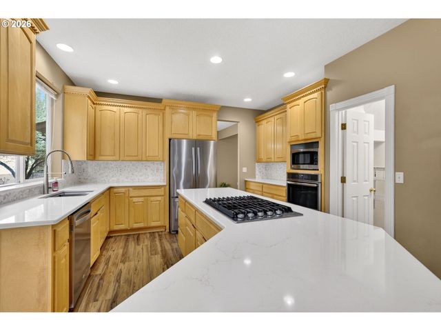 101 W Johanna Ct, Newberg, OR 97132