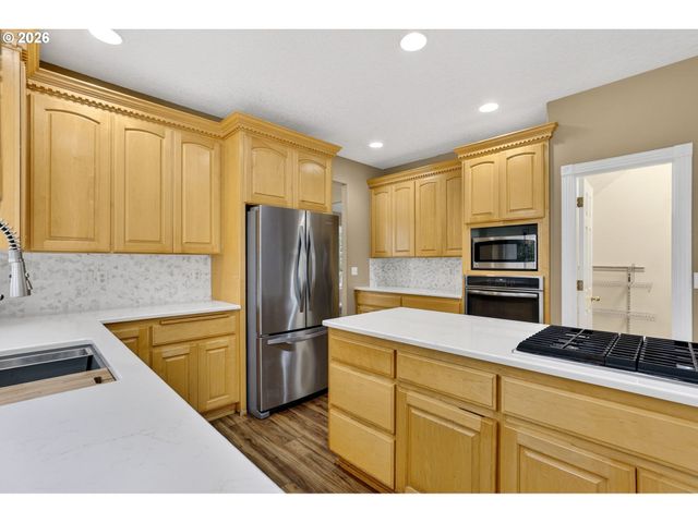 101 W Johanna Ct, Newberg, OR 97132