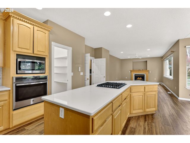 101 W Johanna Ct, Newberg, OR 97132