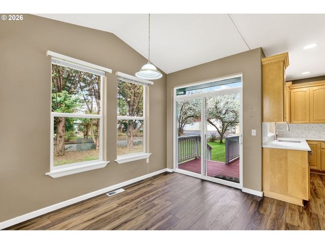 101 W Johanna Ct, Newberg, OR 97132