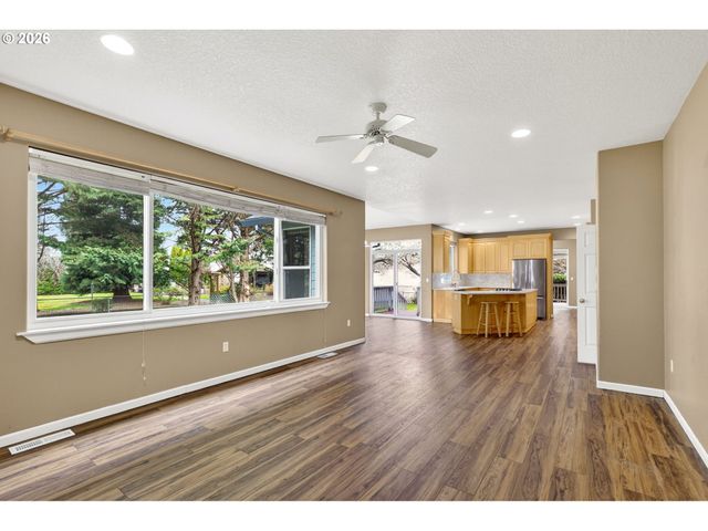 101 W Johanna Ct, Newberg, OR 97132