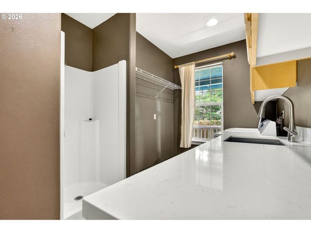 101 W Johanna Ct, Newberg, OR 97132