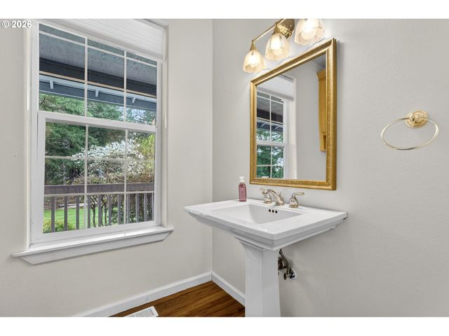 101 W Johanna Ct, Newberg, OR 97132