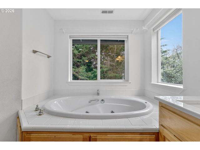 101 W Johanna Ct, Newberg, OR 97132