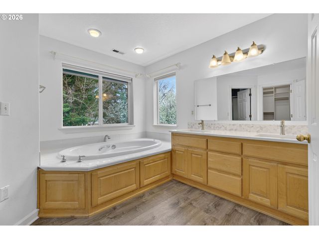 101 W Johanna Ct, Newberg, OR 97132
