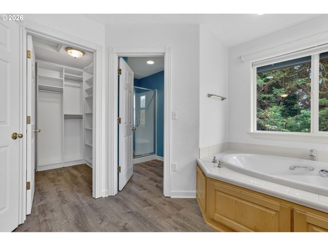 101 W Johanna Ct, Newberg, OR 97132