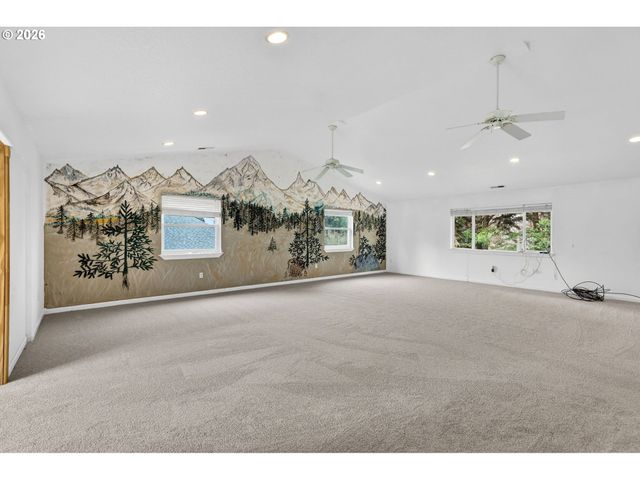 101 W Johanna Ct, Newberg, OR 97132