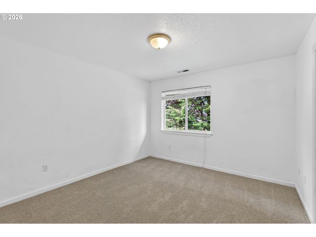 101 W Johanna Ct, Newberg, OR 97132