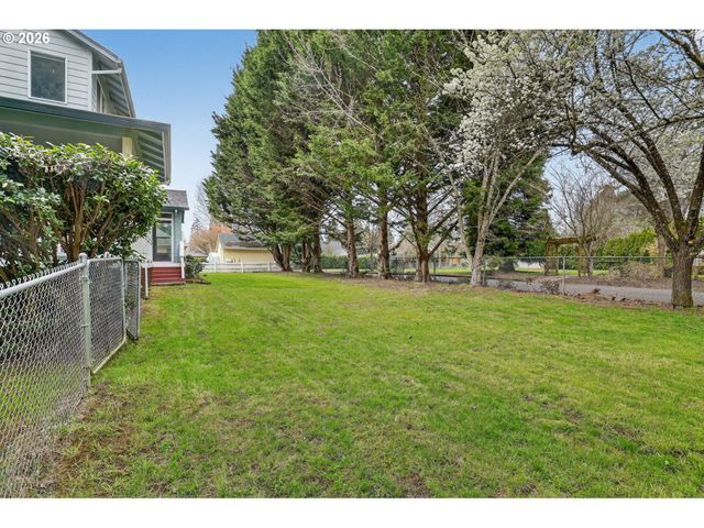 101 W Johanna Ct, Newberg, OR 97132