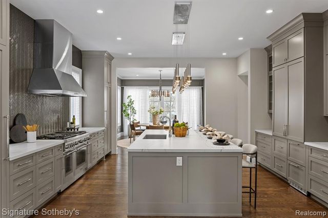 1295 Lakeside Drive, Birmingham, MI 48009