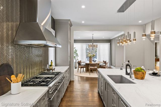 1295 Lakeside Drive, Birmingham, MI 48009