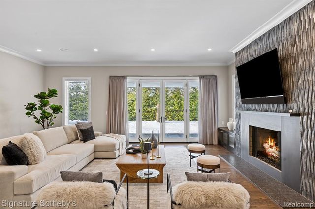 1295 Lakeside Drive, Birmingham, MI 48009