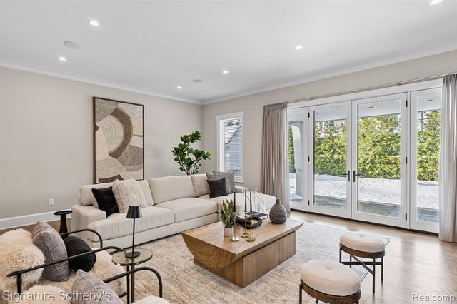 1295 Lakeside Drive, Birmingham, MI 48009