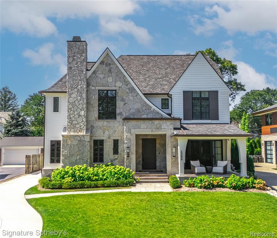 1295 Lakeside Drive, Birmingham, MI 48009