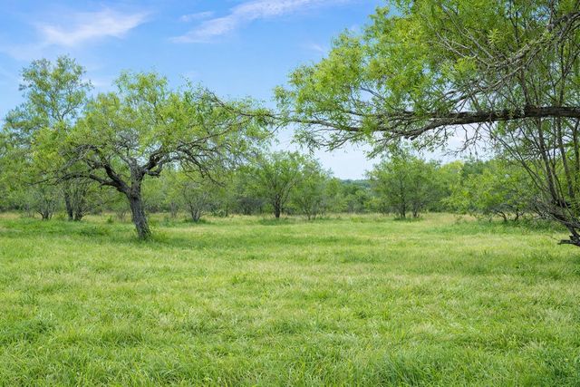 6 CR 171, Nixon, TX 78140