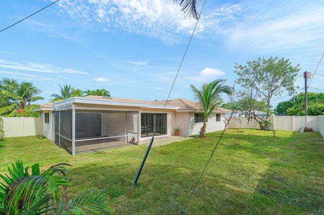 2538 SW 13th Court, Boynton Beach, FL 33426