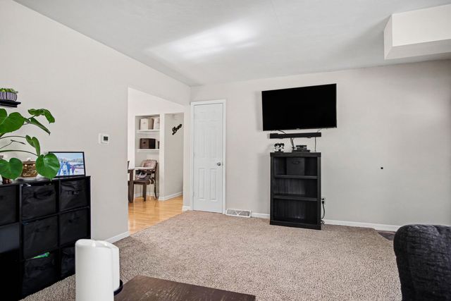 962 42nd Street SW, Wyoming, MI 49509