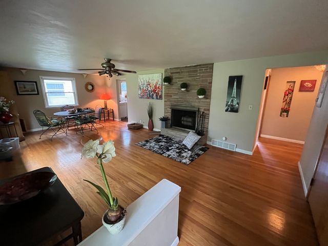 4216 Pinecrest Road, Rockford, IL 61107