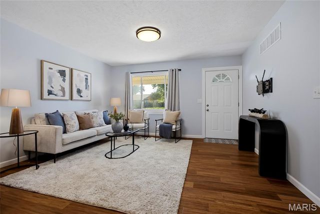 12011 Bobbett Drive, Maryland Heights, MO 63043