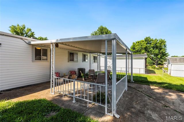 12011 Bobbett Drive, Maryland Heights, MO 63043