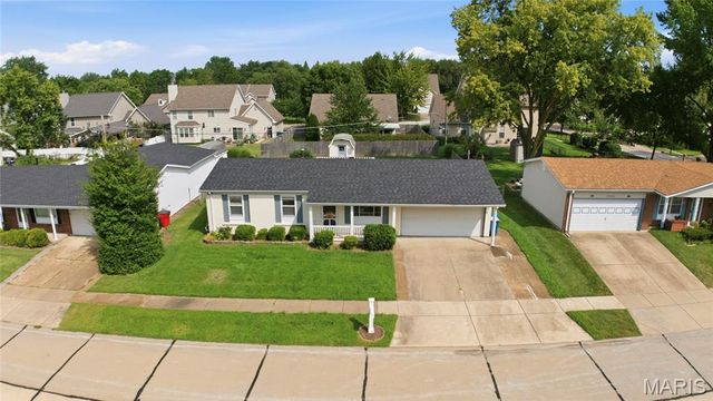 12011 Bobbett Drive, Maryland Heights, MO 63043