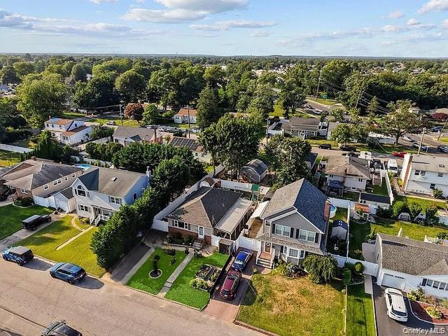 30 44th Street, Lindenhurst, NY 11757