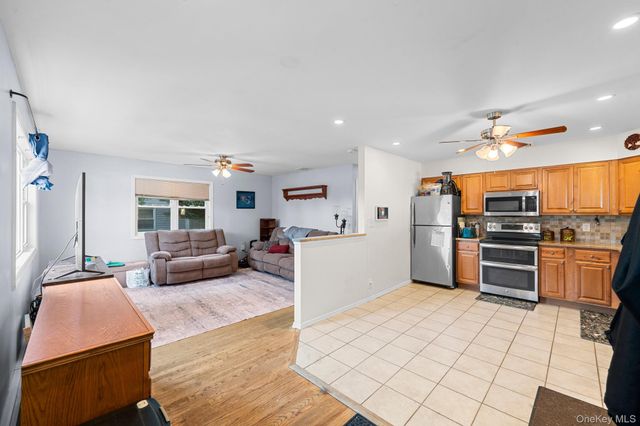 30 44th Street, Lindenhurst, NY 11757