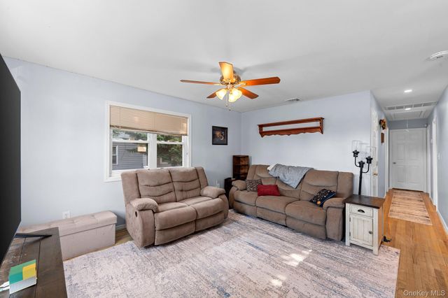 30 44th Street, Lindenhurst, NY 11757