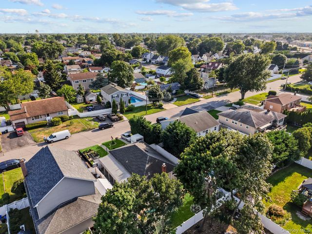 30 44th Street, Lindenhurst, NY 11757