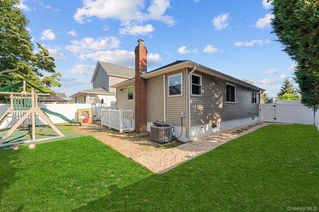 30 44th Street, Lindenhurst, NY 11757