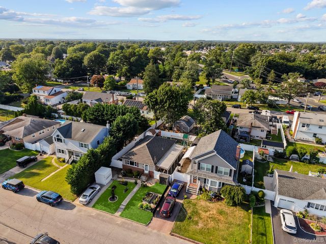 30 44th Street, Lindenhurst, NY 11757