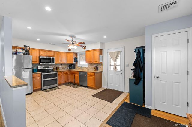 30 44th Street, Lindenhurst, NY 11757