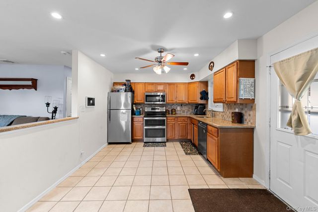 30 44th Street, Lindenhurst, NY 11757