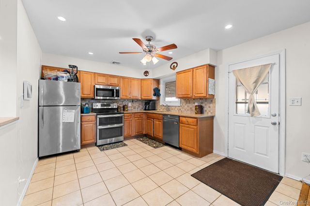 30 44th Street, Lindenhurst, NY 11757