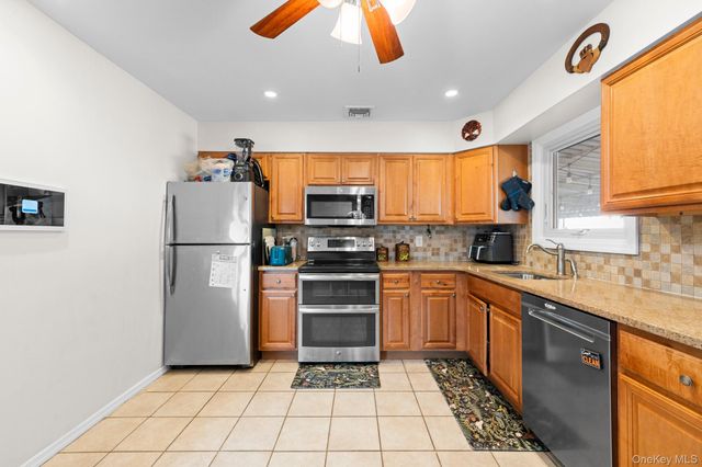 30 44th Street, Lindenhurst, NY 11757
