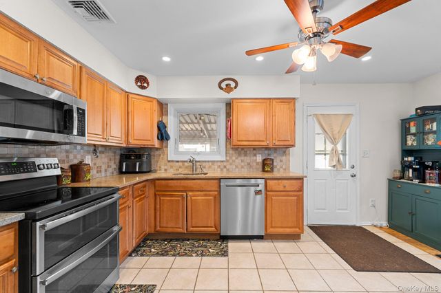 30 44th Street, Lindenhurst, NY 11757