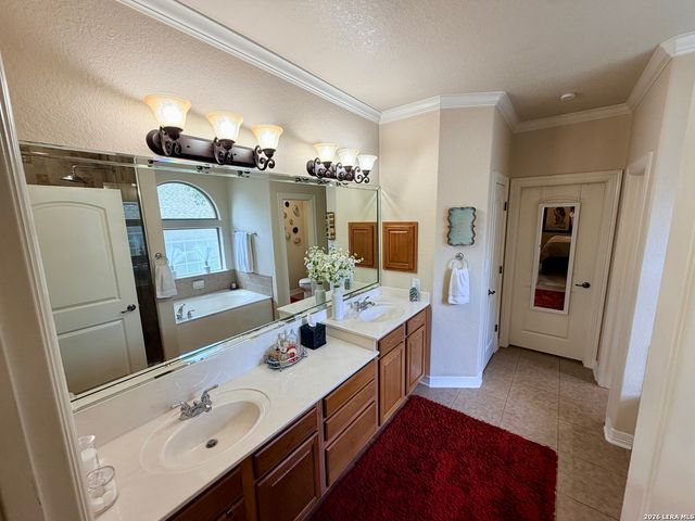 1306 WOODED KNL, San Antonio, TX 78258