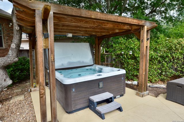 1306 WOODED KNL, San Antonio, TX 78258