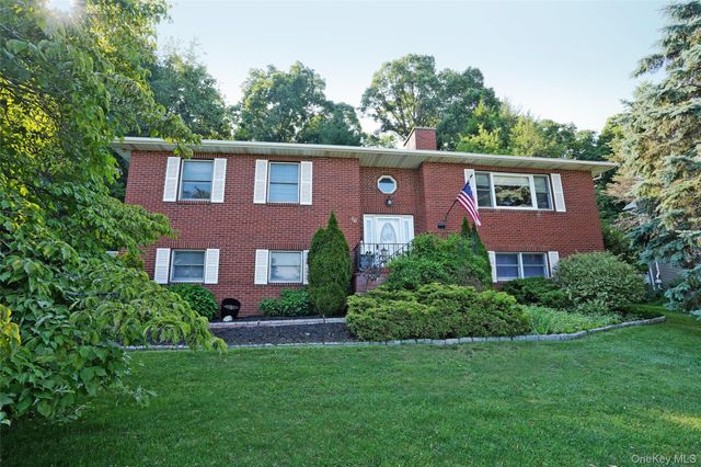 16 Four Winds Drive, Poughkeepsie, NY 12603