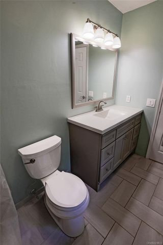 16 Four Winds Drive, Poughkeepsie, NY 12603